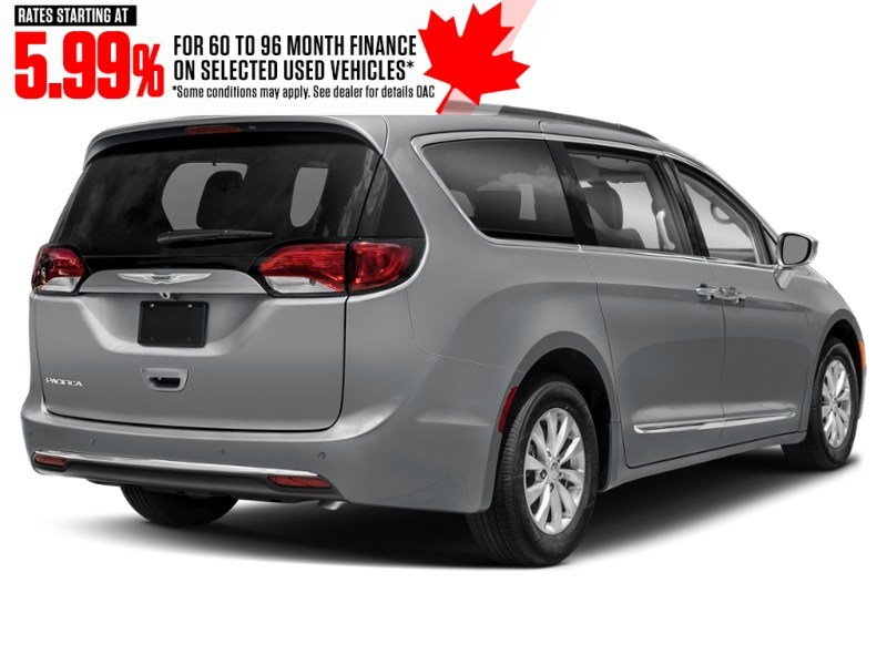 2017 Chrysler Pacifica 4dr Wgn Limited Exterior Shot 2