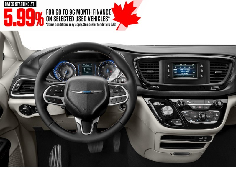 2017 Chrysler Pacifica 4dr Wgn Limited Interior Shot 3