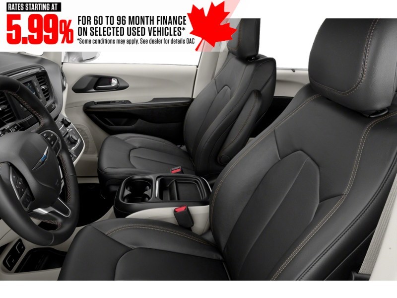 2017 Chrysler Pacifica 4dr Wgn Limited Interior Shot 4