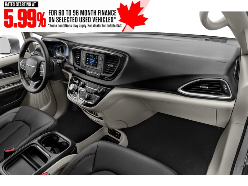 2017 Chrysler Pacifica 4dr Wgn Limited Interior Shot 1