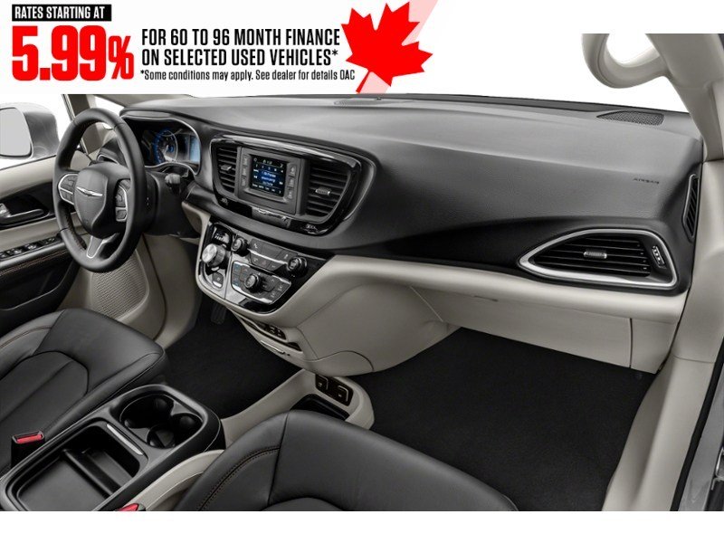 2017 Chrysler Pacifica 4dr Wgn Limited Interior Shot 1
