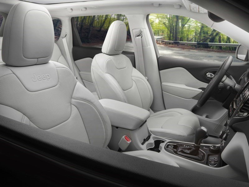 2019 Jeep Cherokee Sport OEM Shot 5