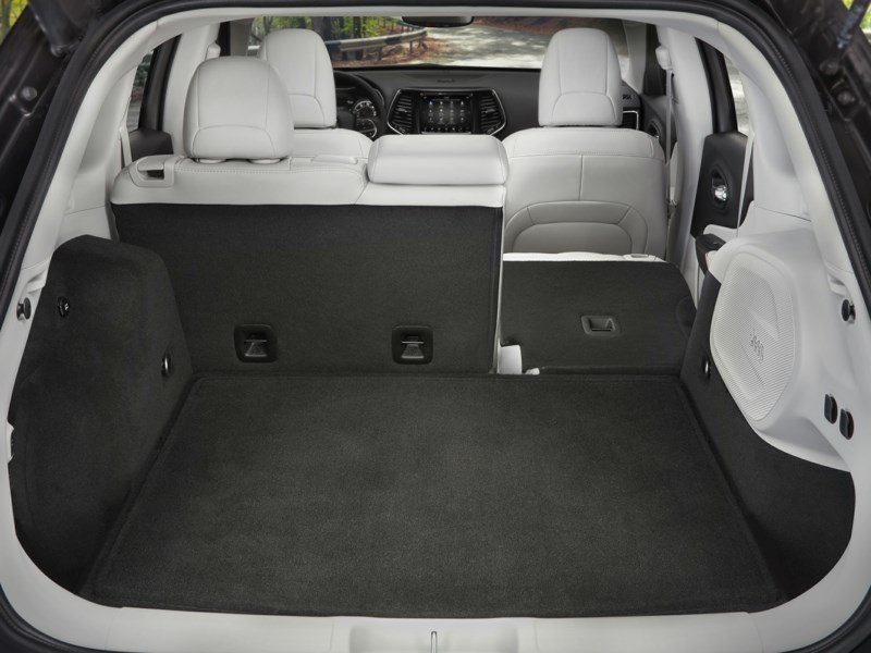 2019 Jeep Cherokee Sport OEM Shot 6