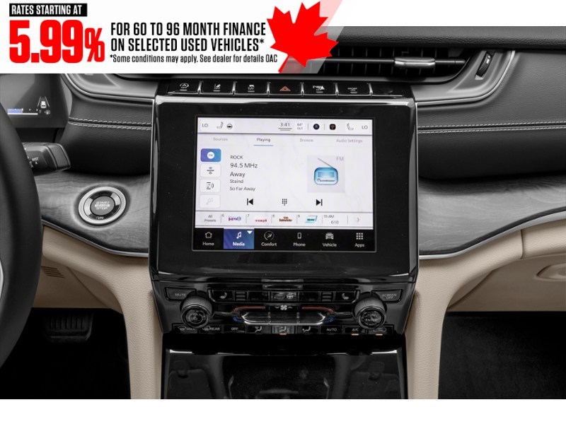 2024 Jeep Grand Cherokee Limited 4x4 Interior Shot 2