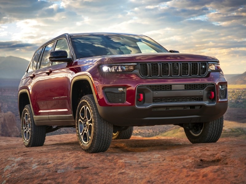 2023 Jeep Grand Cherokee Limited OEM Shot 3