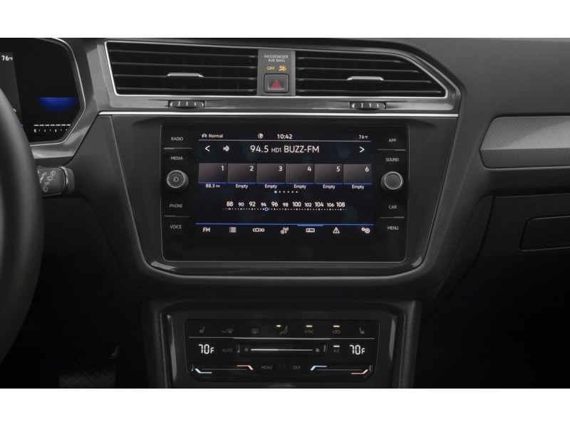2022 Volkswagen Tiguan Comfortline 4MOTION Interior Shot 2