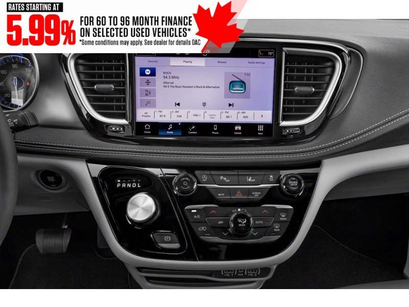 2023 Chrysler Pacifica Touring L FWD Interior Shot 2