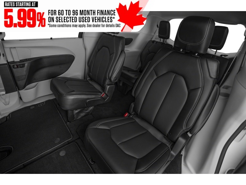 2023 Chrysler Pacifica Touring L AWD Interior Shot 5