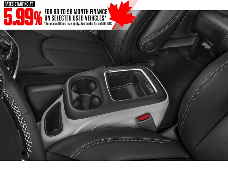 2023 Chrysler Pacifica Touring L AWD Interior Shot 7