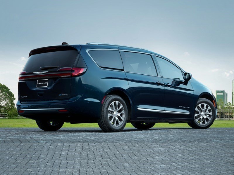 2024 Chrysler Pacifica Hybrid Pinnacle OEM Shot 5