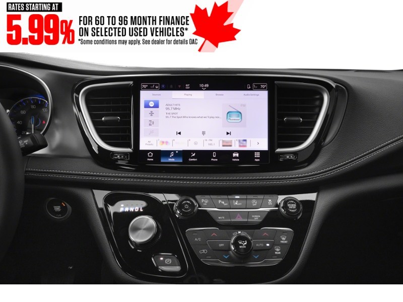 2025 Chrysler Pacifica Limited FWD Interior Shot 2