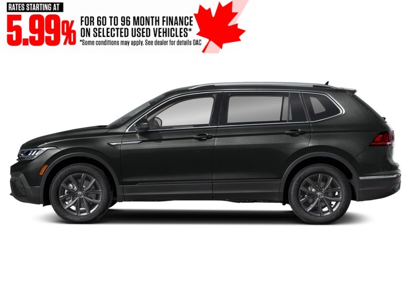 2022 Volkswagen Tiguan Comfortline 4MOTION Deep Black Pearl  Shot 12
